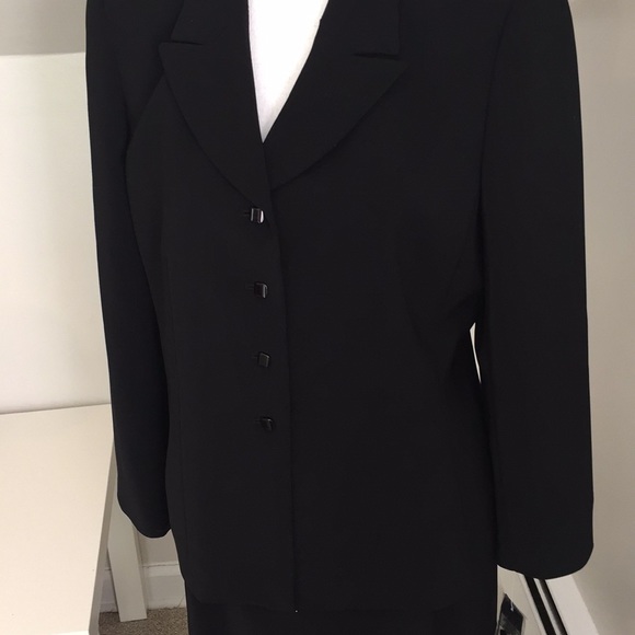 Le Suit Skirt Set - Picture 3 of 7